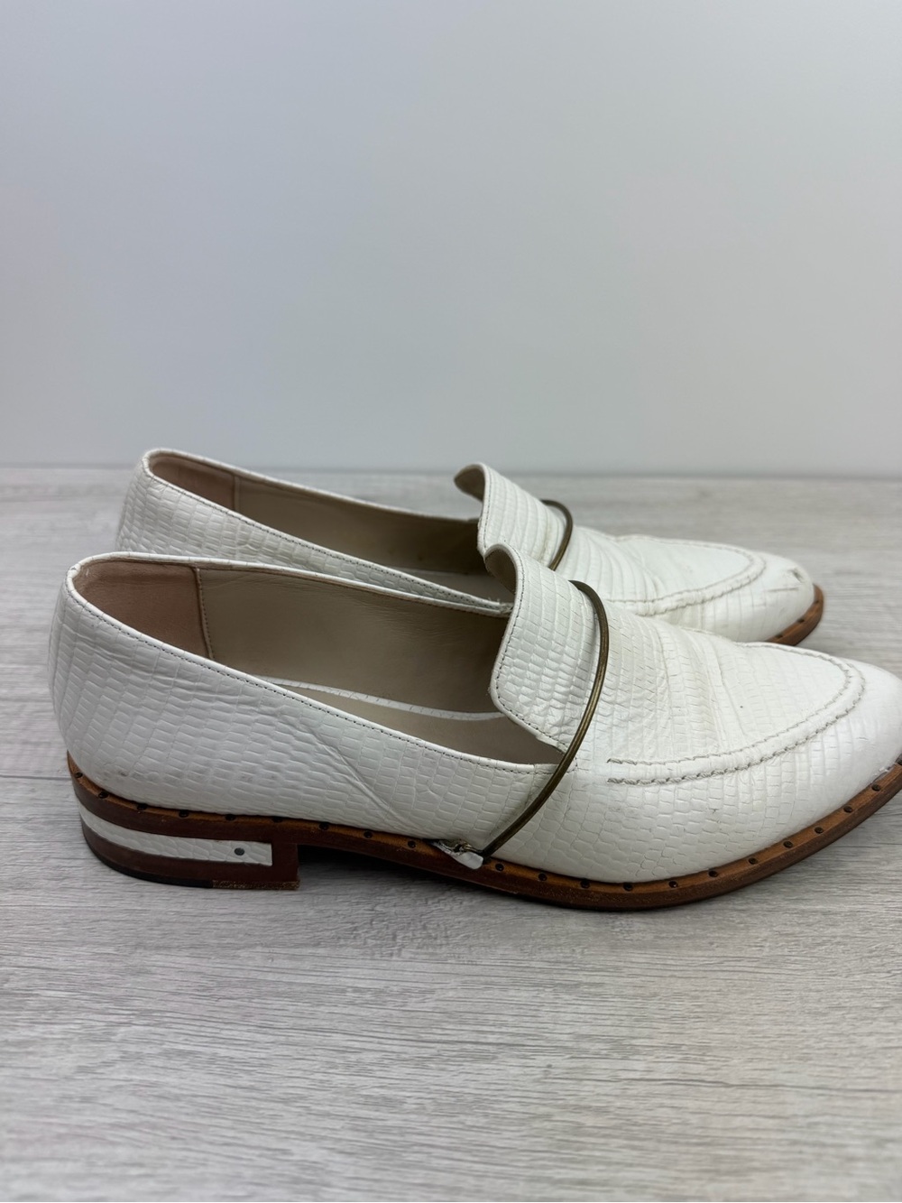 Freda Salvador White Embossed Leather Loafers Size 8 - Picture 6 of 11